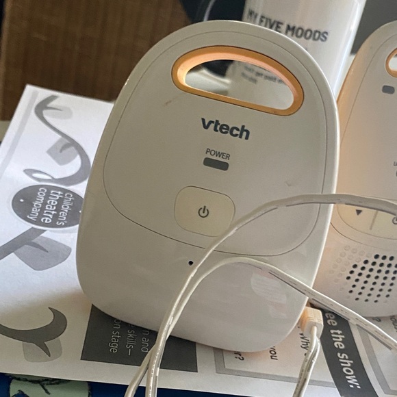 VTech White Baby Monitor - Picture 1 of 3